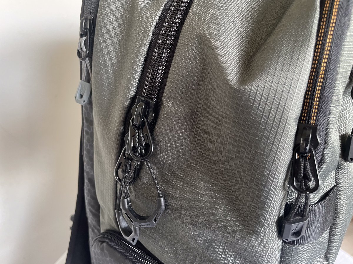 different zipper tag