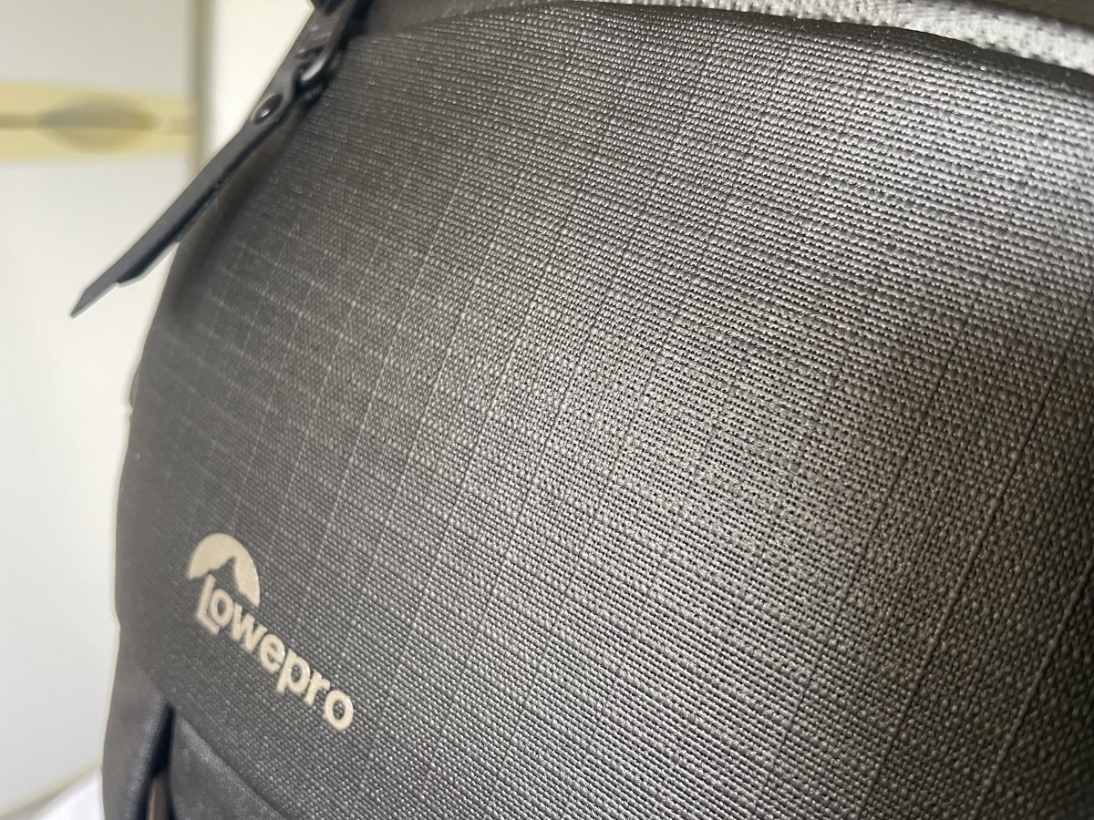 detail of material on the Lowepro Freeline