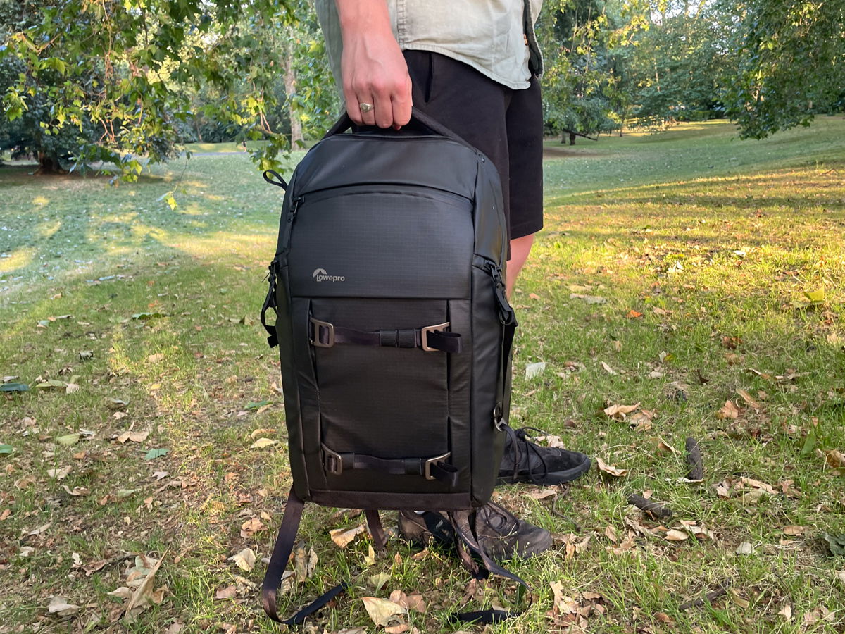 Lowepro freeline hot sale 350 review