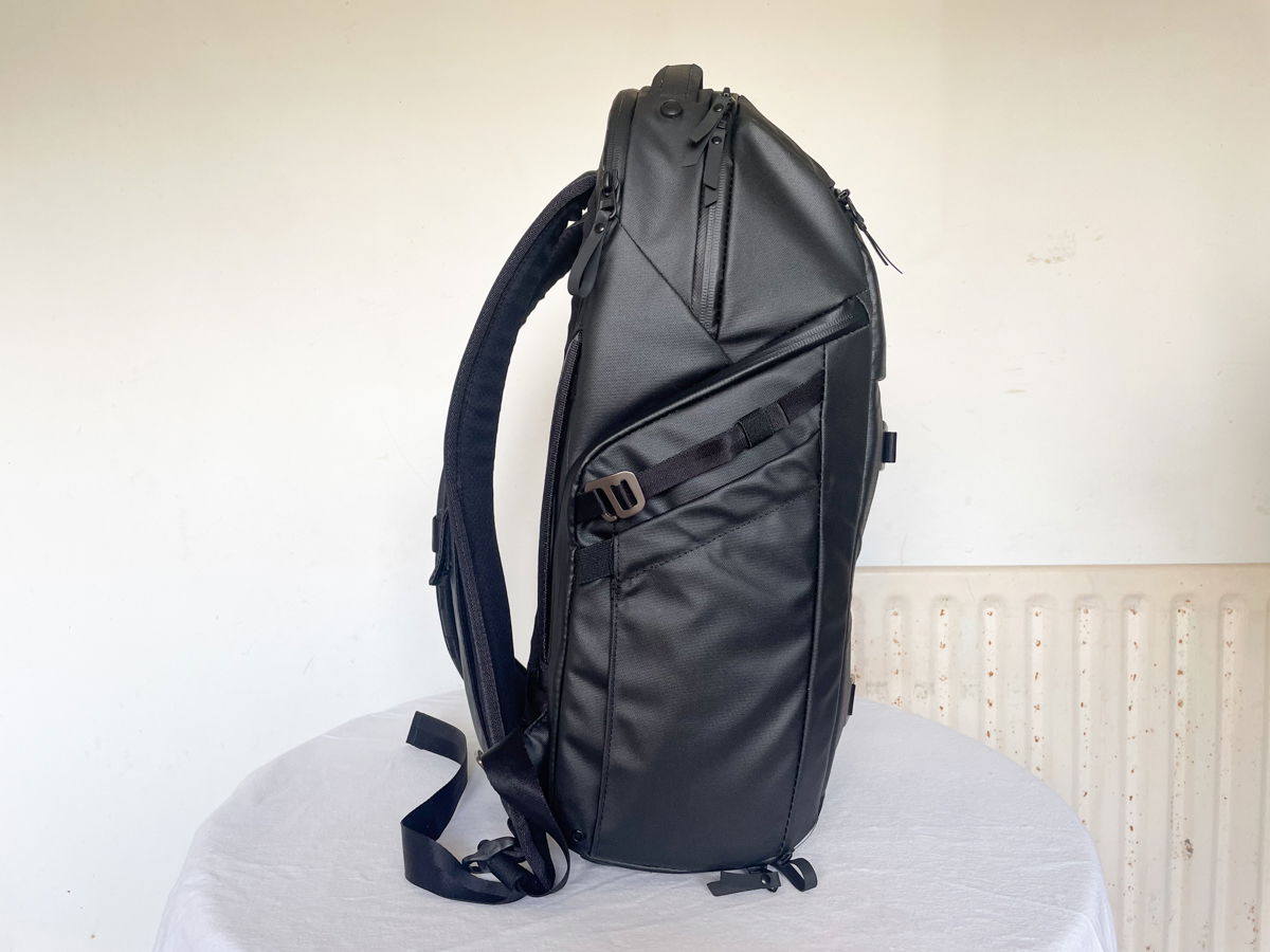 side view of Lowepro Freeline