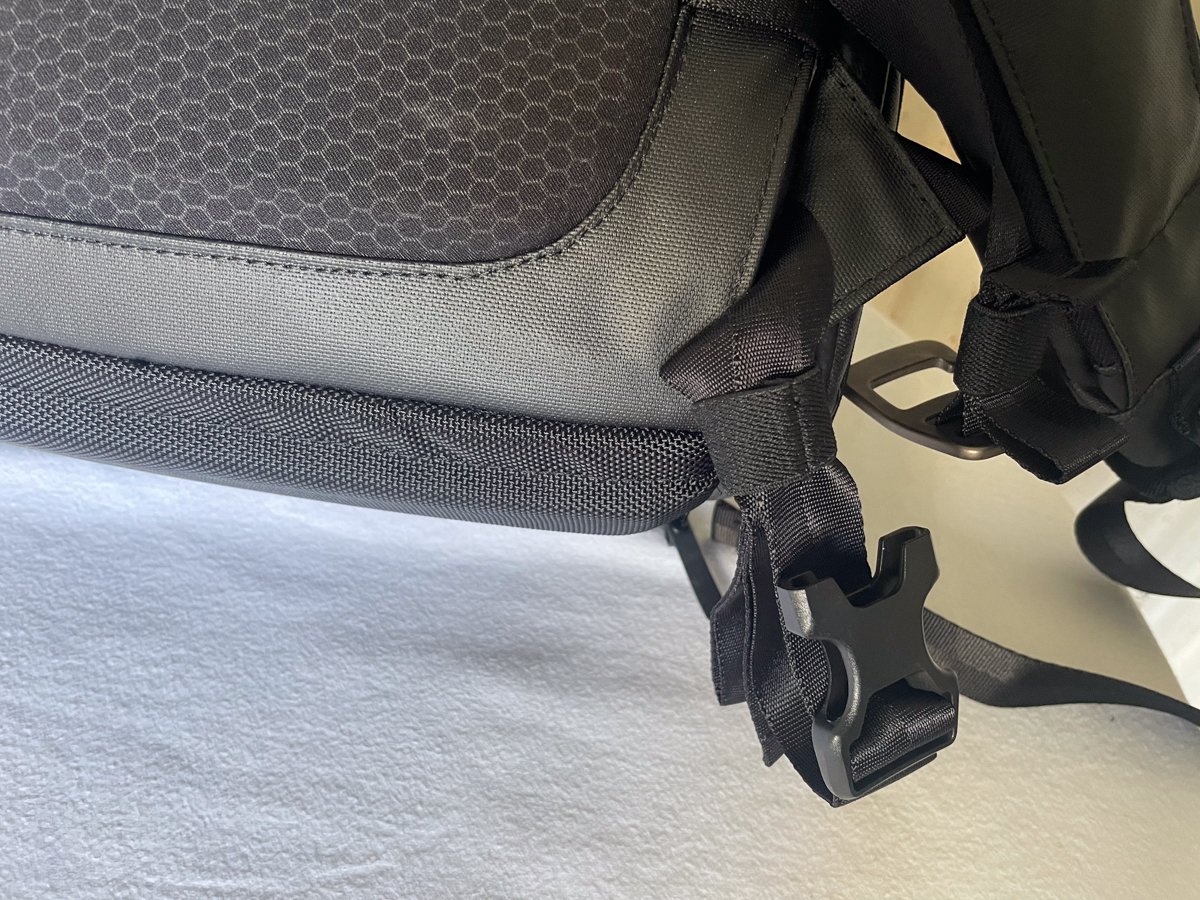 Lowepro FreeLine BP 350 AW Backpack Review for 2024
