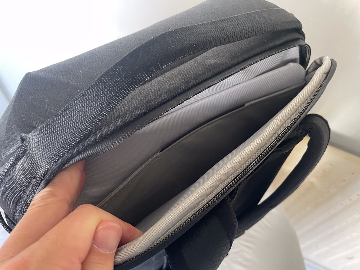 Peak Design Everyday Backpack laptop compartment