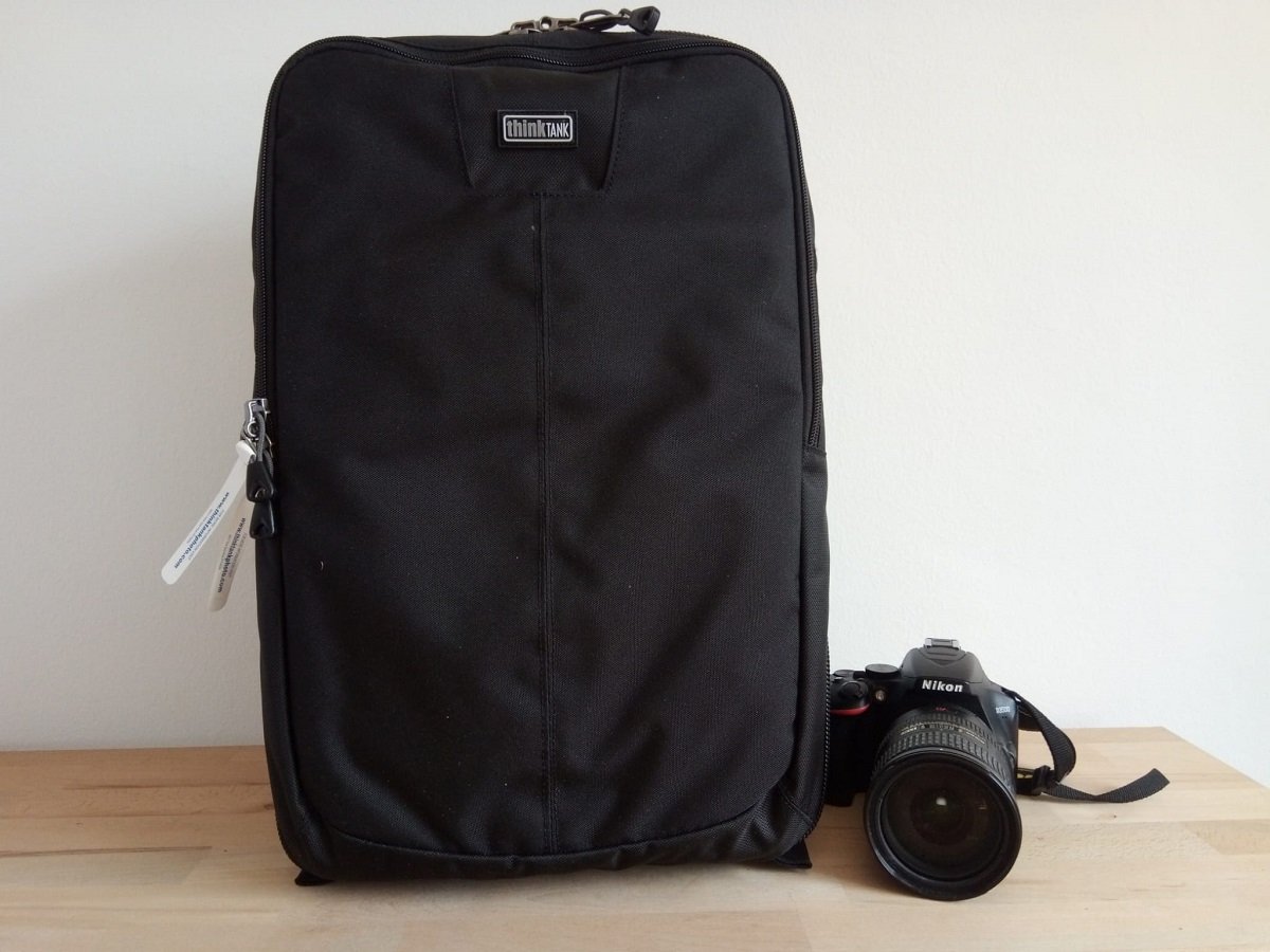 Front profile of the bag with a camera