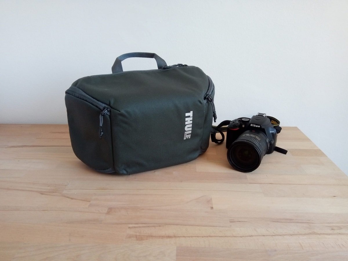 Sling bag with camera