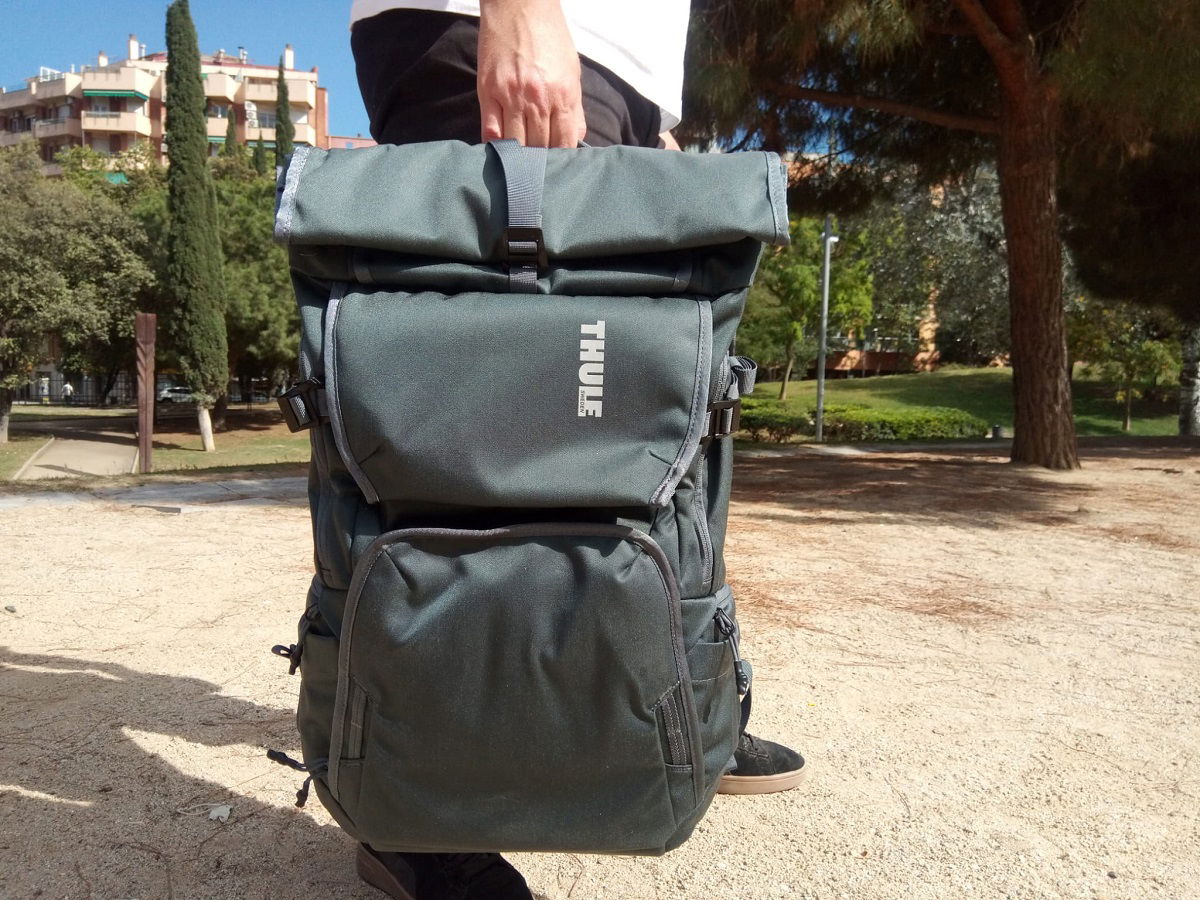 Thule covert dslr store rolltop backpack review