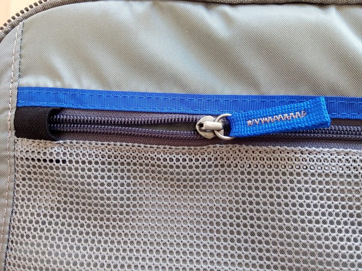 Close up of interior zipper