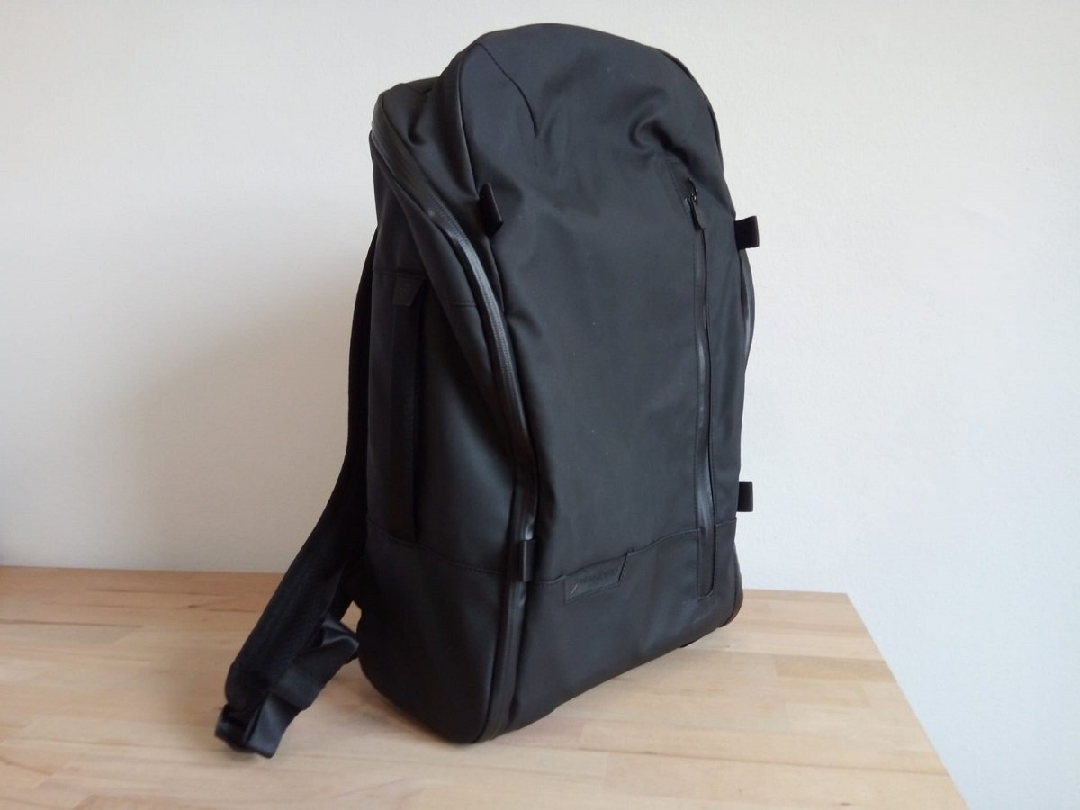 Front-side profile of the Wandrd Duo Daypack