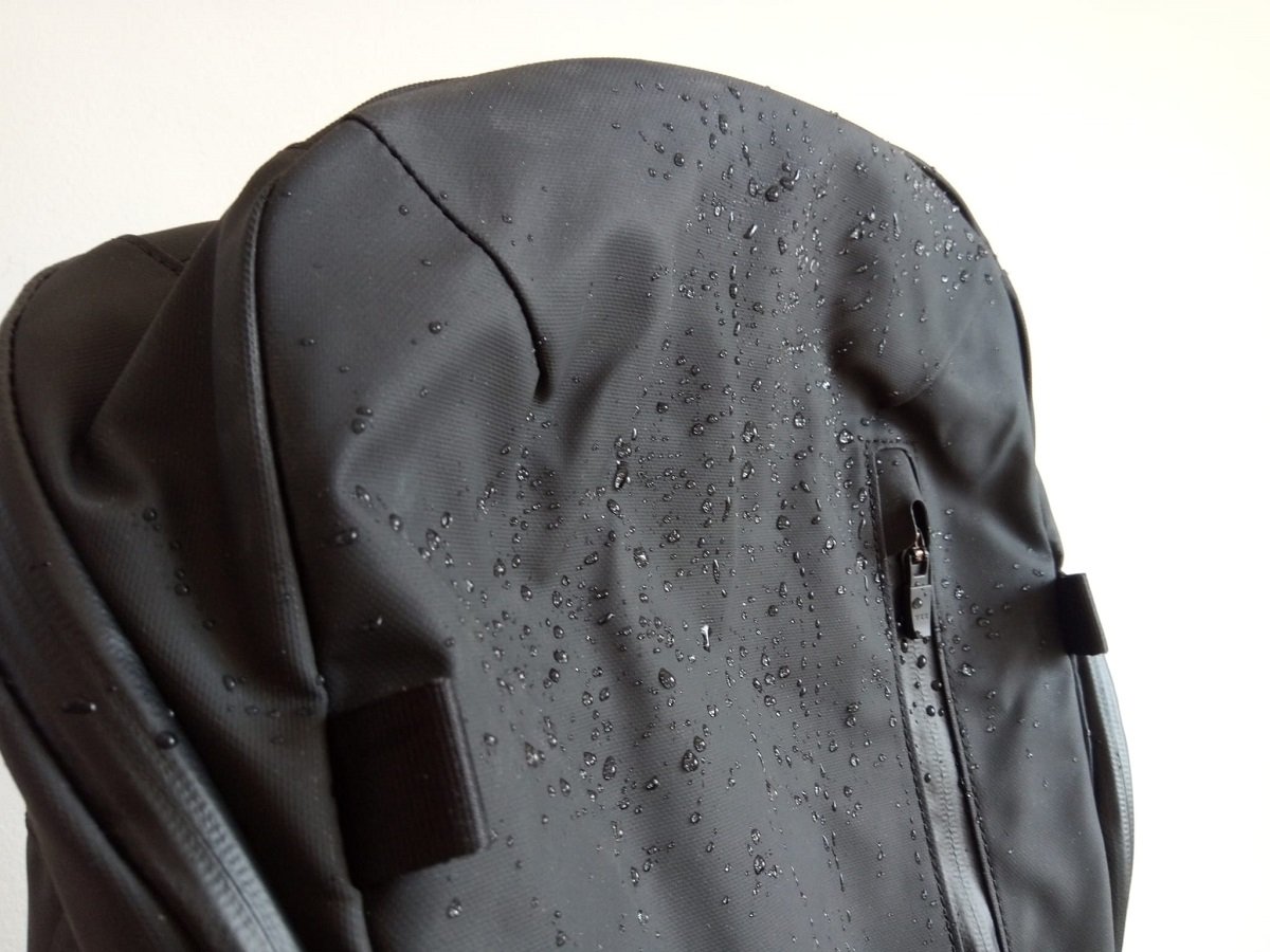 Duo Daypack with water on it