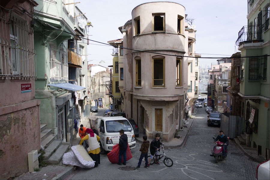 Original image of city buildings and intersection