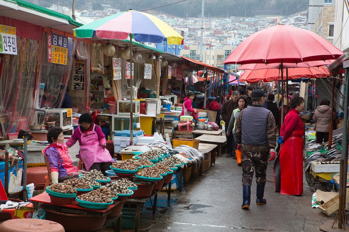 image of a Korean street market