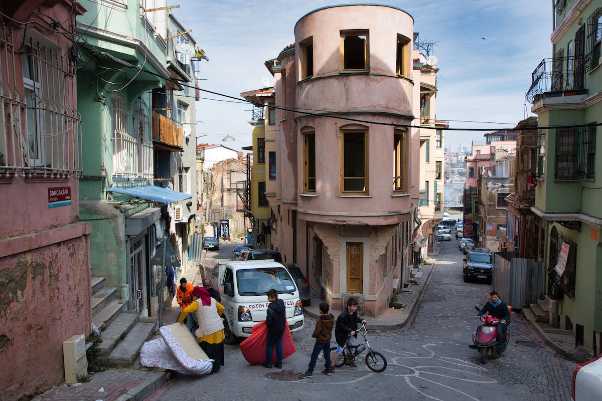 Image of a Turkish street scene