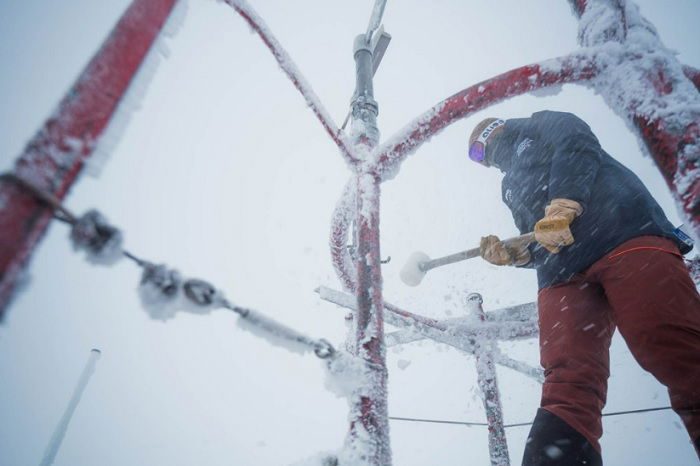 Man on rigging working in very cold temperatures